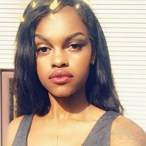 Meet your Posher, Chirelle